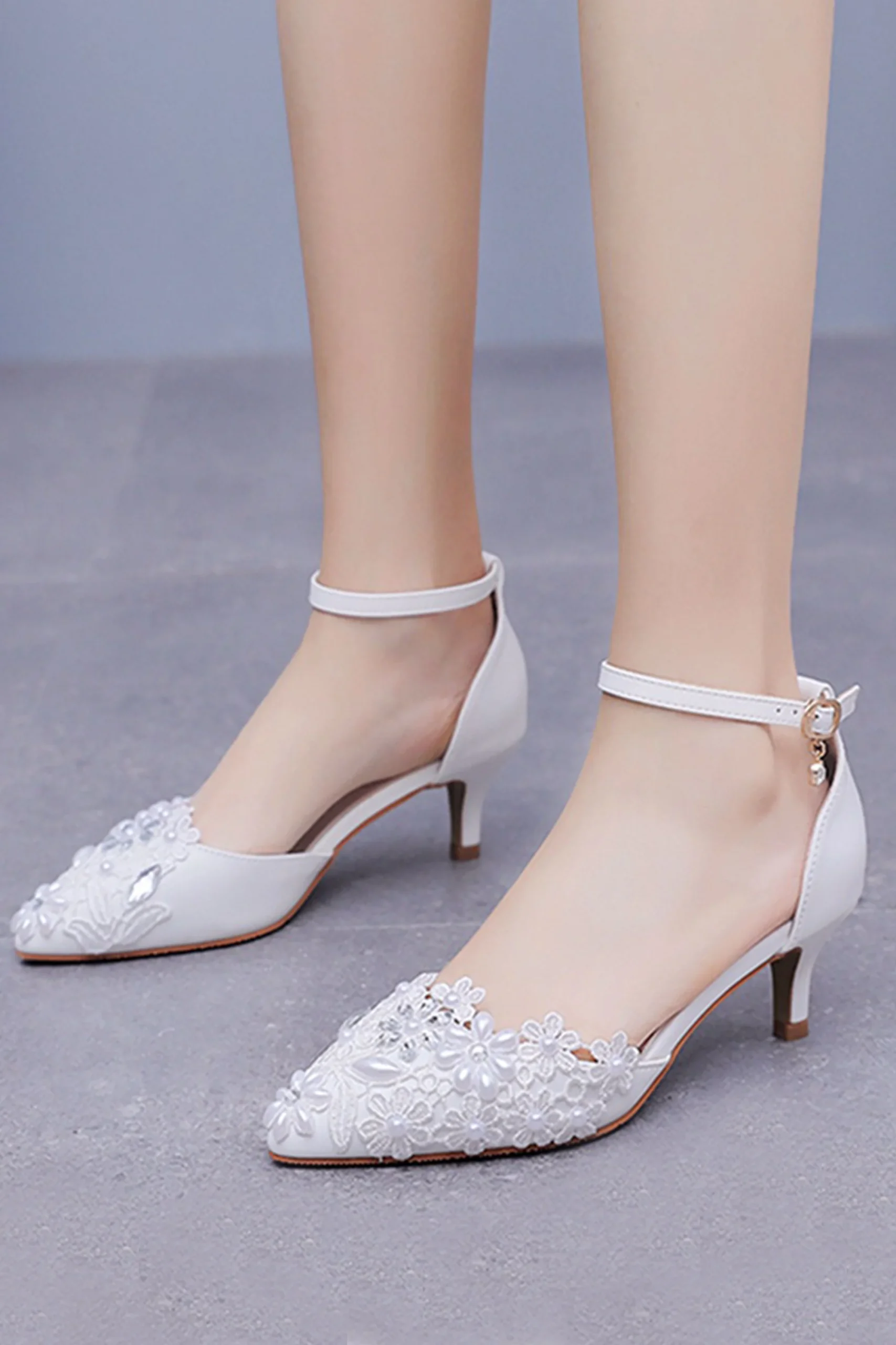 Chaussures de mariée en satin à Tailles hauts en dentelle et perles – Image 9