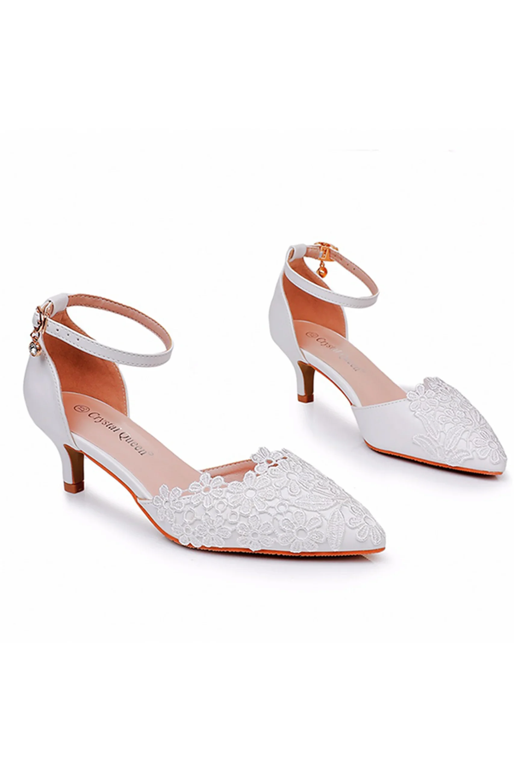 Chaussures de mariage blanches à Tailles hauts en dentelle et bout pointu – Image 9