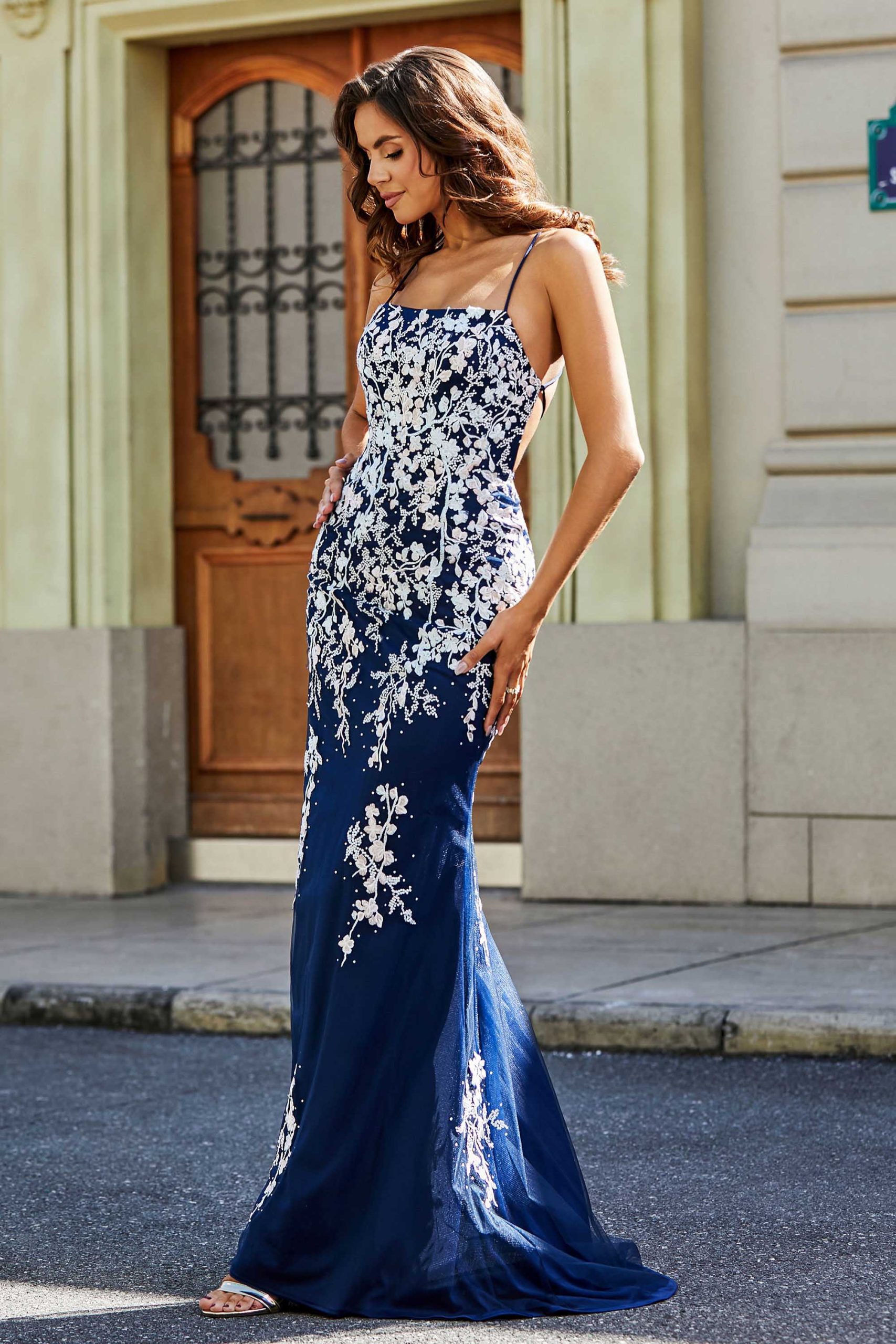 Robe Ajustée en Tulle à Lacet dans le Dos – Image 3