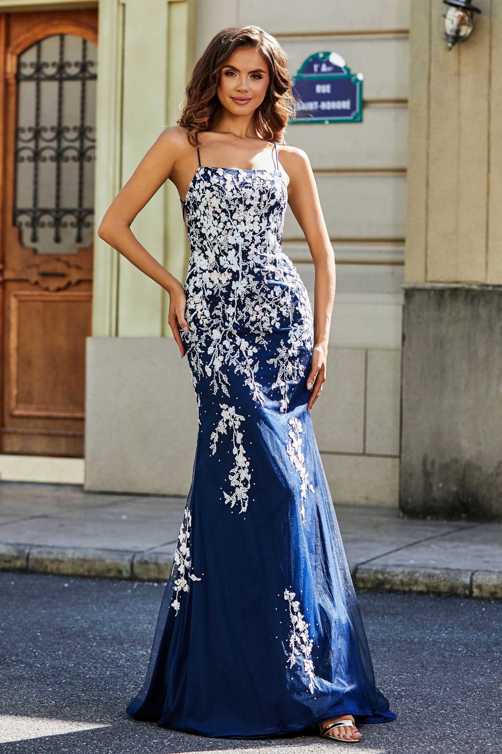 Robe Ajustée en Tulle à Lacet dans le Dos – Image 4