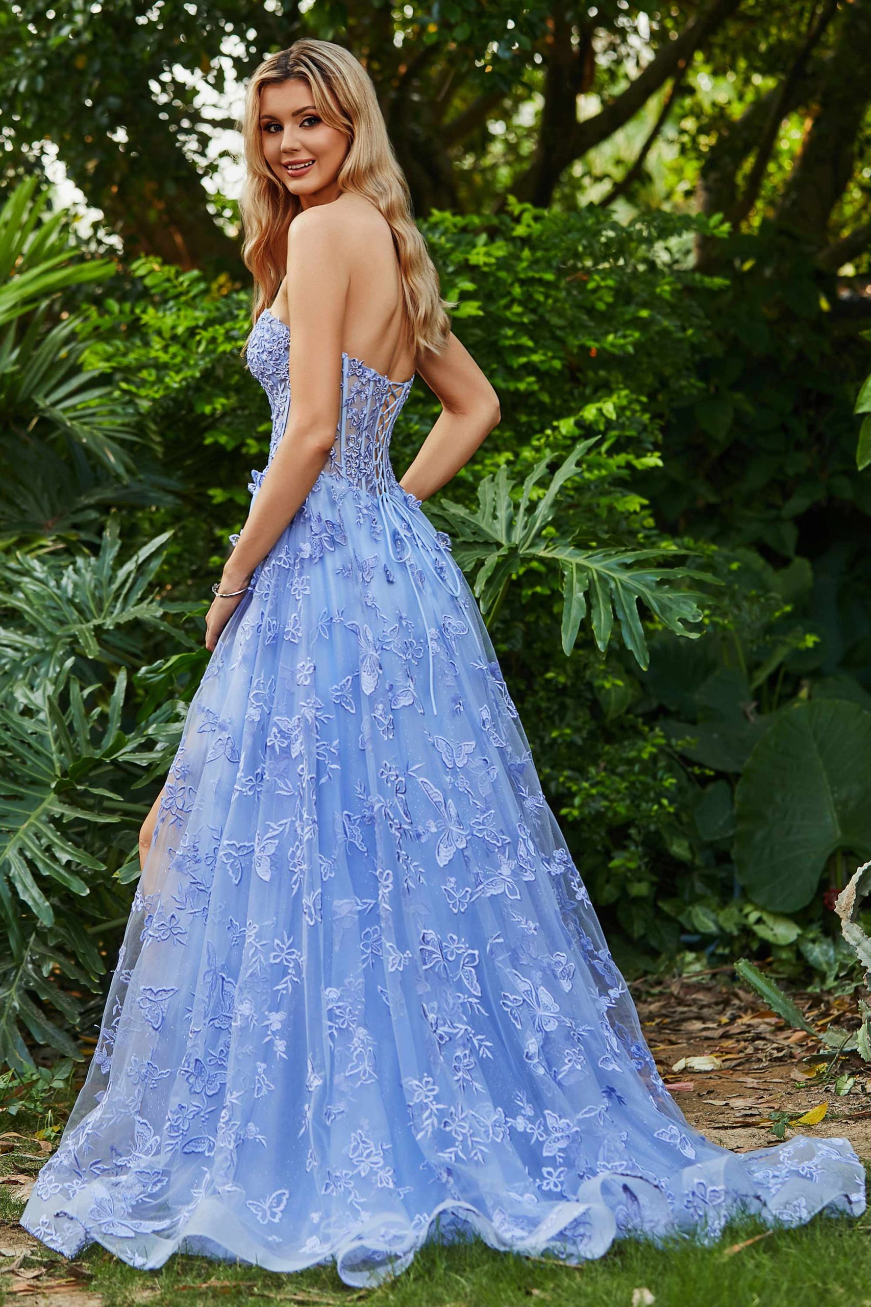 Robe à Armatures Transparentes et Traîne Balayage d'Applique Papillon avec Fente – Image 2