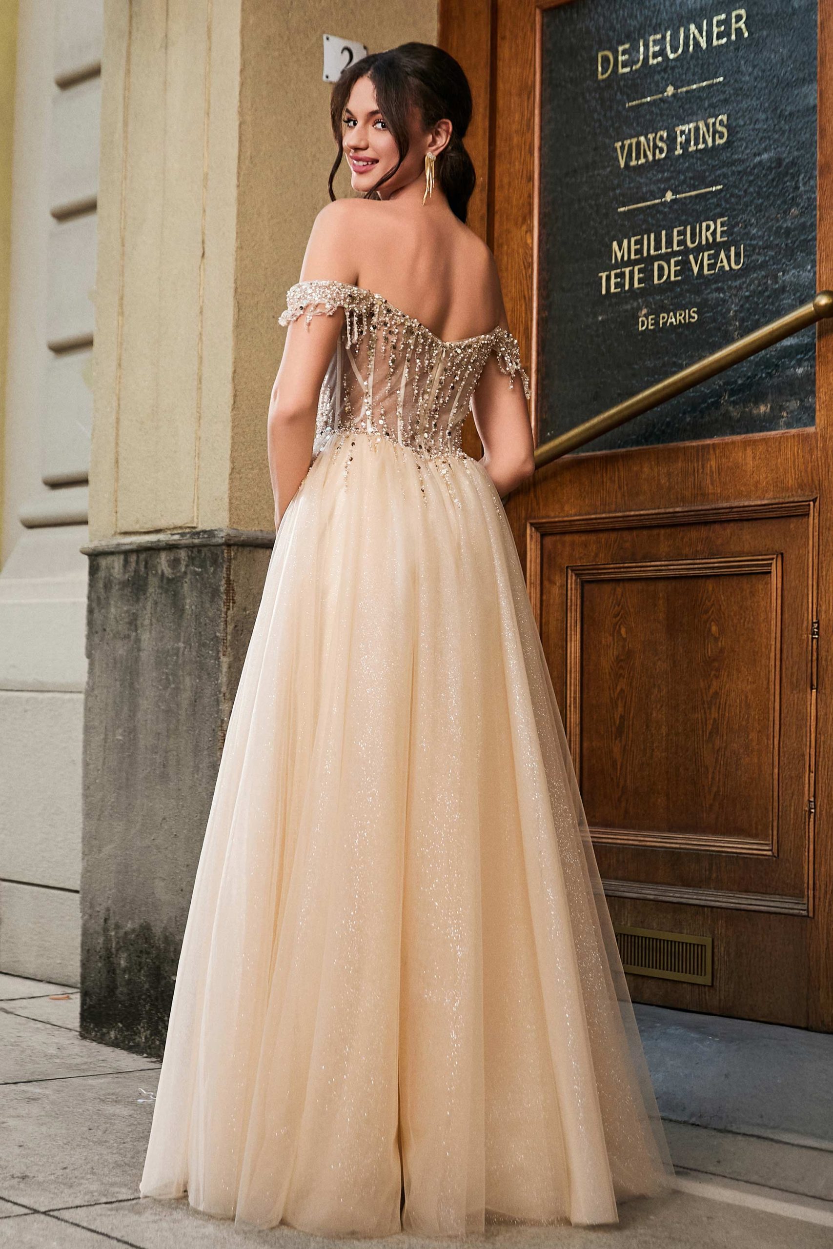 Robe Perlée en Tulle à Hors de l'Épaule avec Longueur au Sol – Image 2