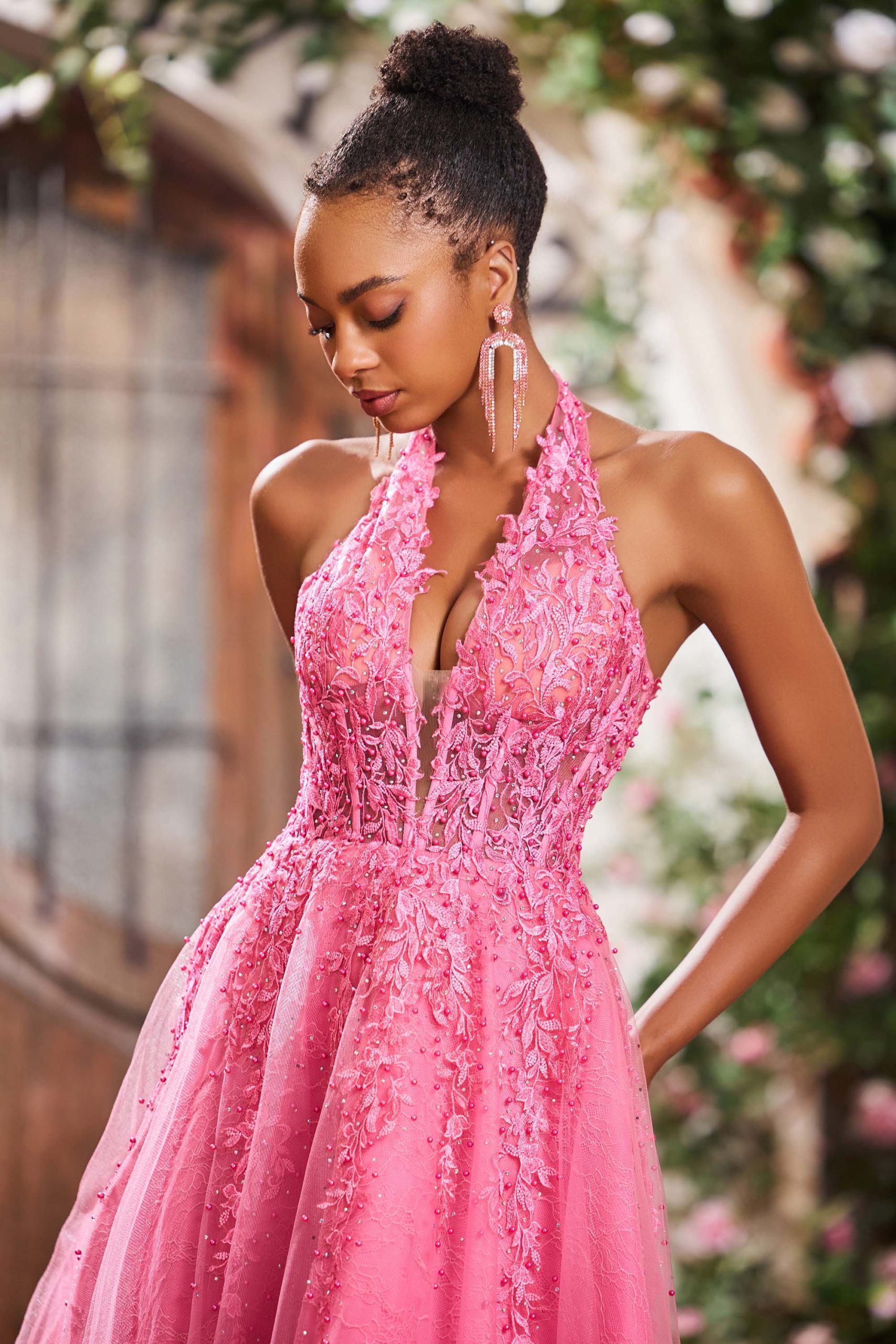 Robe Appliquée Perlée à A-ligne en Tulle avec Décolleté Licou – Image 7