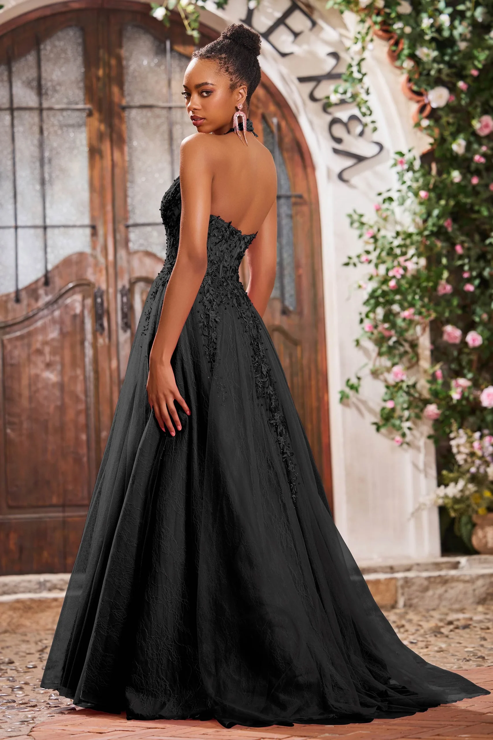 Robe Appliquée Perlée à A-ligne en Tulle avec Décolleté Licou – Image 9