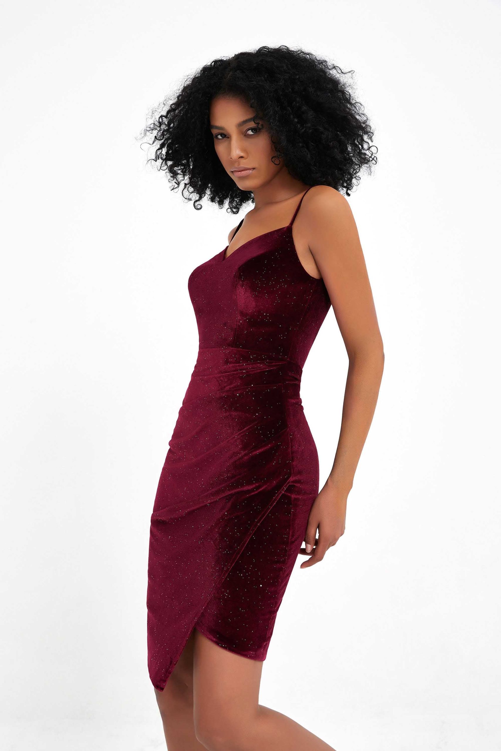 Robe de Soirée en Velours à Bretelles Spaghetti et Col en Cœur – Image 4