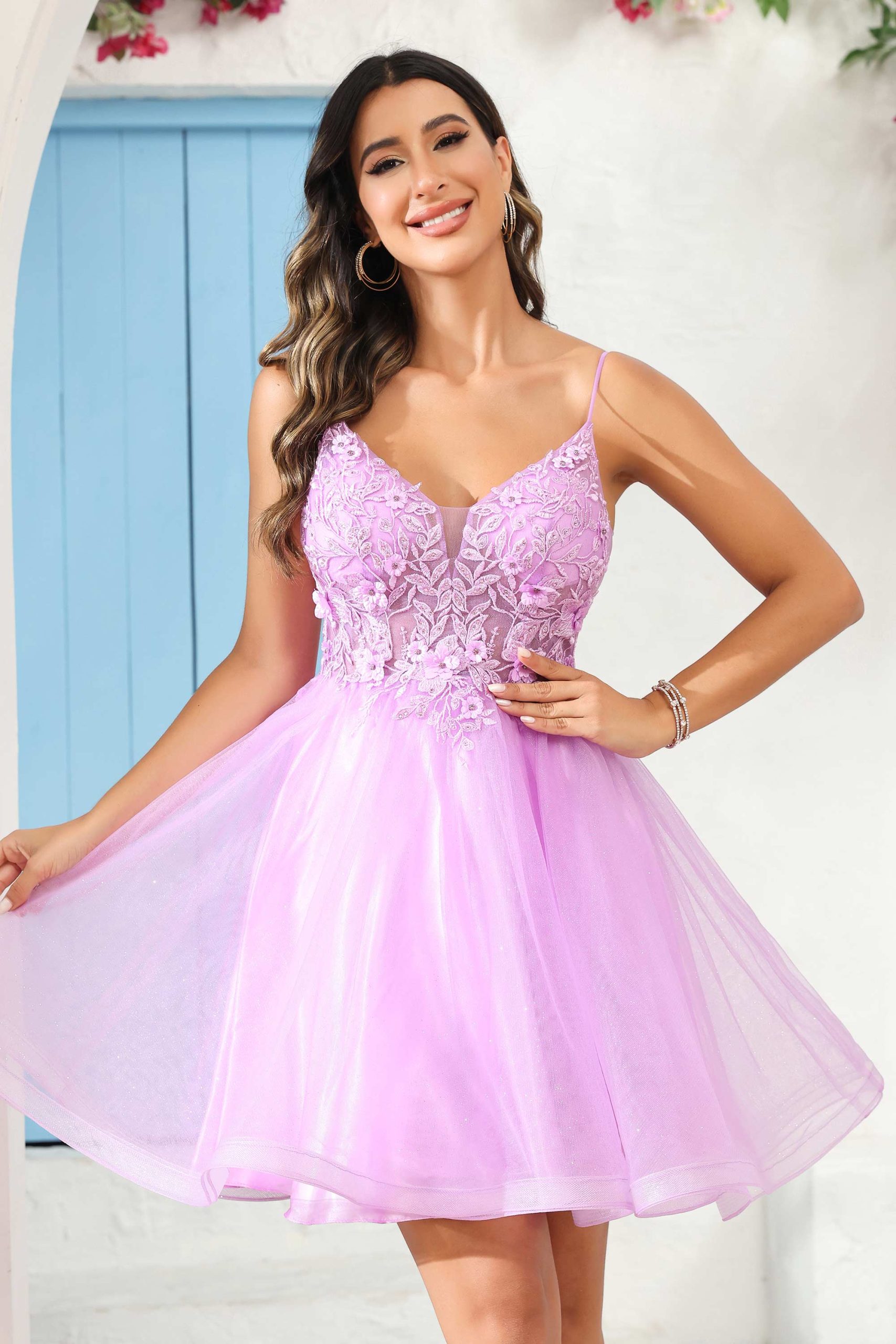 Mini Robe en Tulle Scintillant à Encolure en V avec Appliques – Image 7
