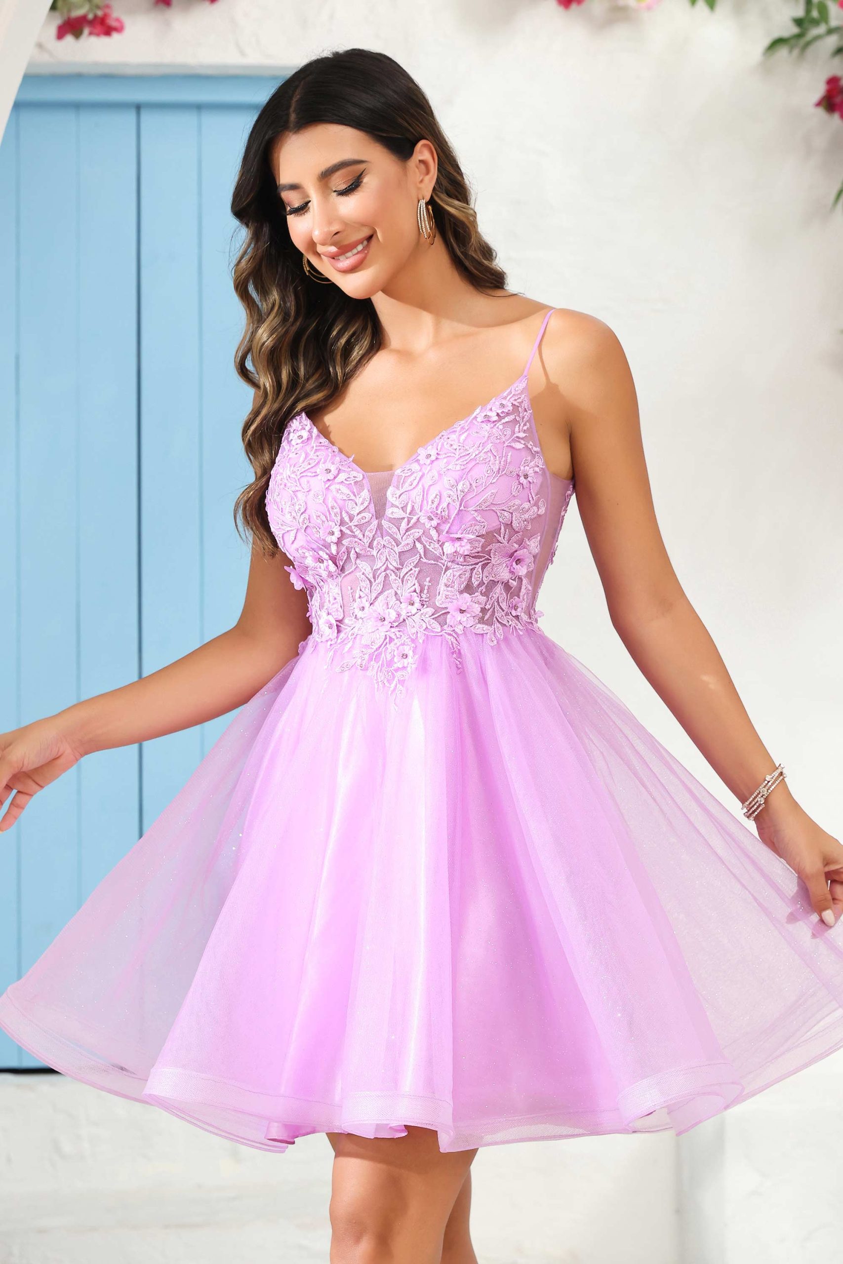 Mini Robe en Tulle Scintillant à Encolure en V avec Appliques – Image 9